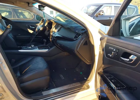 2016 Kia K900 Premium 3.8L z USA, uszkodzony, nr VIN KNALT4D32G6032100